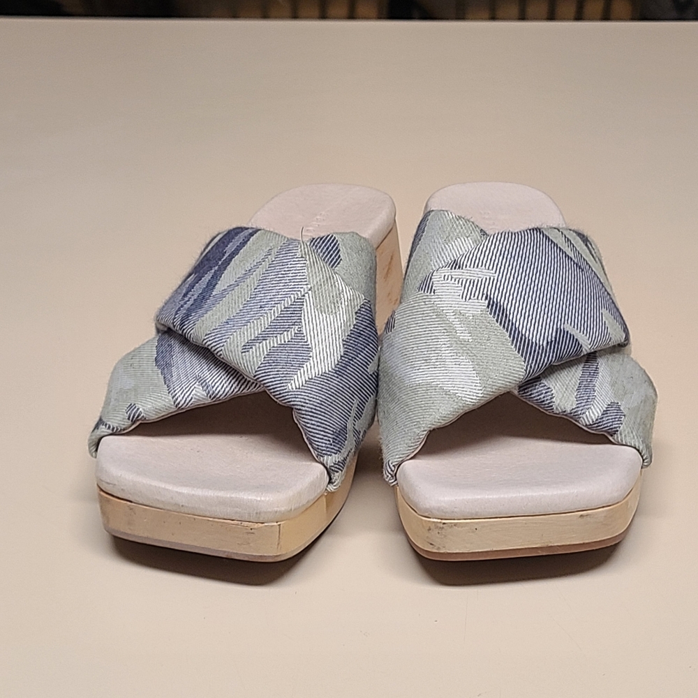 Sanctuary Lively Camo cross strap chunky block heel mule sandals size 6 1/2 - Picture 2 of 11